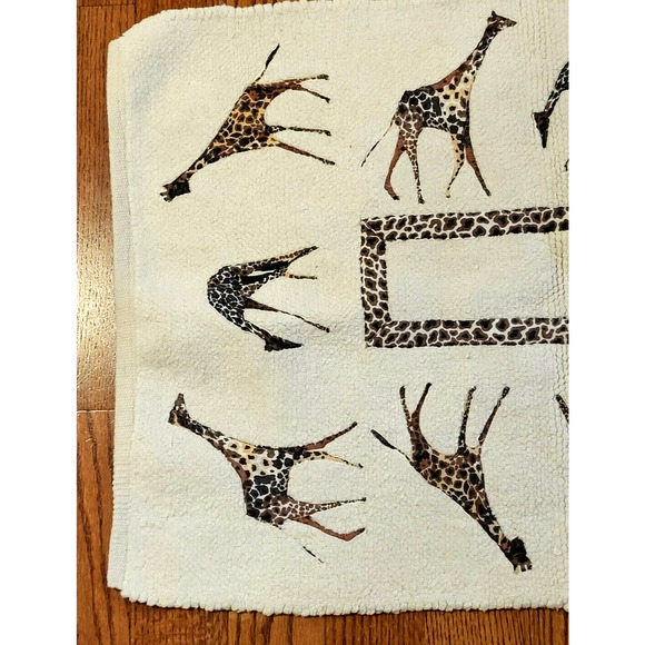 Appliqued Giraffe Rug or Wall Hanging Cream Colored Wool 31x20" - Picture 3 of 6